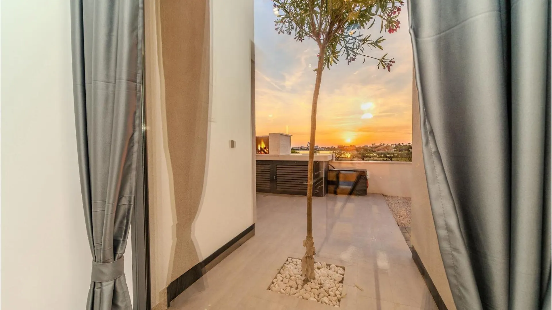 New! Luxury Villa Golden Hour Near The Beach With Heated Pool And Sauna - Ta Leut Agency Privlaka  Croácia