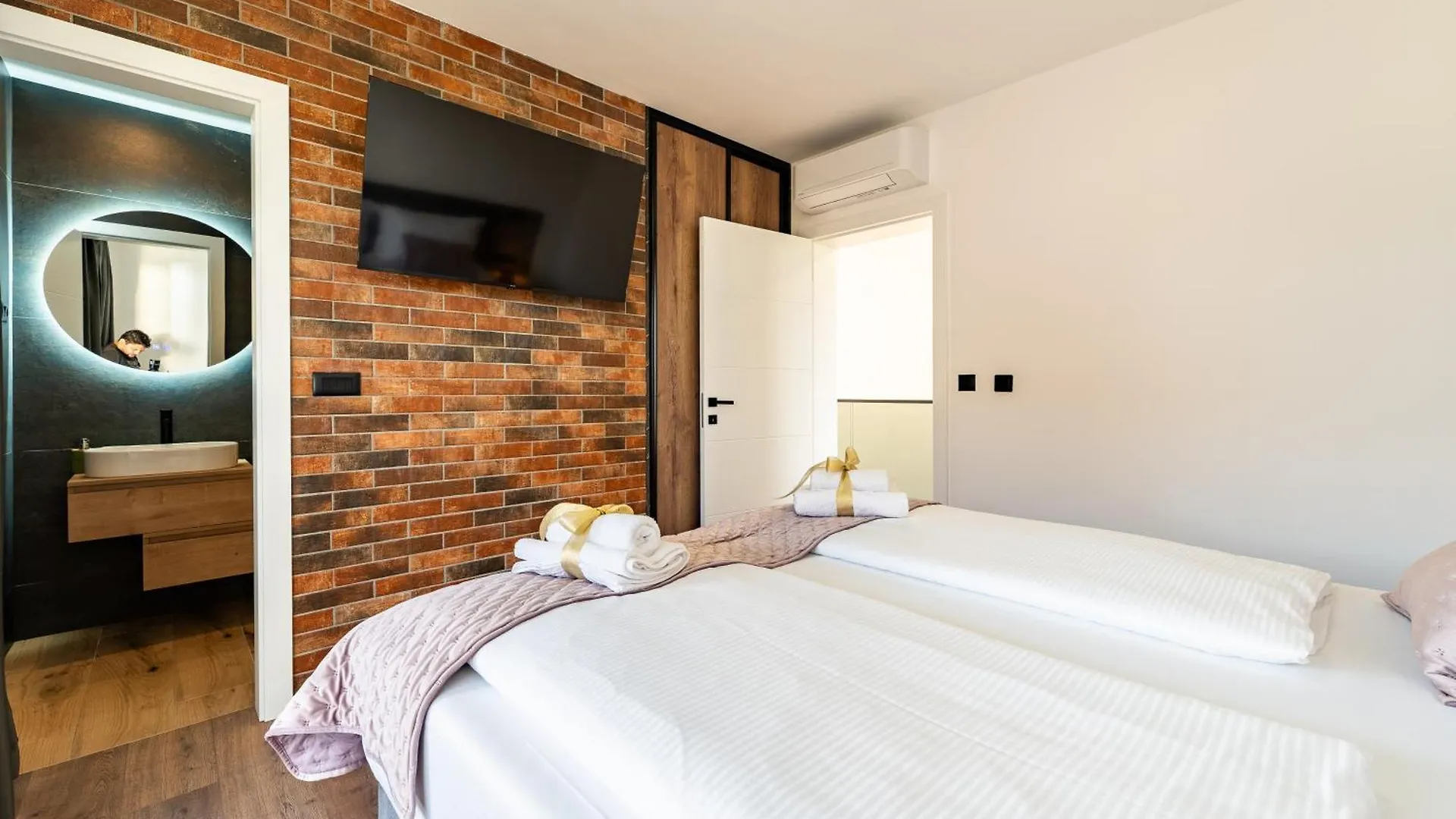 New! Luxury Villa Golden Hour Near The Beach With Heated Pool And Sauna - Ta Leut Agency Privlaka
