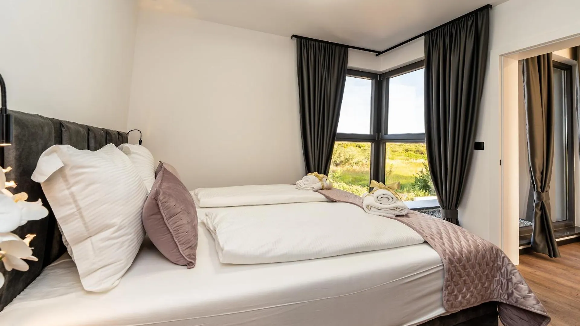 New! Luxury Villa Golden Hour Near The Beach With Heated Pool And Sauna - Ta Leut Agency Privlaka  Croácia